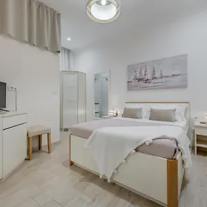 4* Pensión Victoria Luxury - Downtown