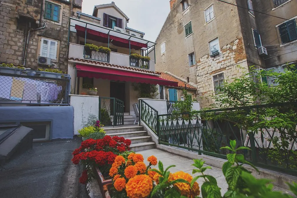 Guest house Guesthouse Fjaka Split